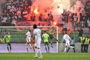 Na sobotnem derbiju pet poškodovanih zaradi pirotehnike