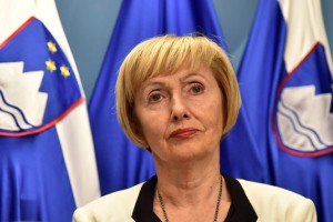 Kolar Celarčevi očitajo "neodgovorno in arogantno" obnašanje do problema čakalnih vrst