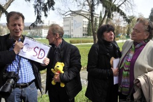 Vrhovno sodišče: Velenjska dečka so nezakonito vzeli iz vrtca, babici kršene ustavne pravice