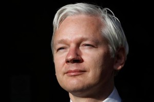 Ekvador: Assange je ostal brez interneta, ker se vmešava v ameriške volitve