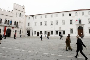 Sodišče: Univerza na Primorskem mora odpuščene profesorje ponovno spustiti v predavalnice