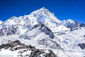 Umrla alpinistka, ki je prva osvojila Everest