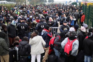 V Calaisu začeli prazniti zloglasno "Džunglo"