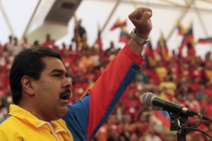 Maduro se skuša rešiti z obljubo dviga minimalne plače