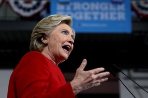 Hillary Clinton in demokrati napadli "dvojna merila" FBI