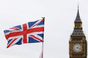 Britanski parlament sprejel zakon o začetku brexita