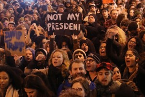 Po ZDA protesti proti Trumpu: "On ni naš predsednik"