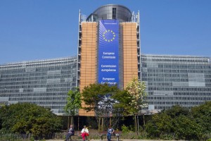 Bruselj bo predstavil usmeritve za postopno odpravo omejevalnih ukrepov