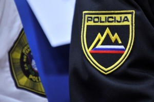 16-letnik se je napil in na motorju bežal pred policisti