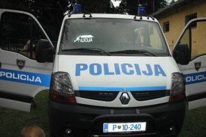 Policija išče neznanca