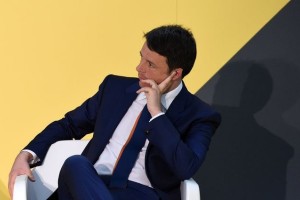 Italijani zavrnili ustavne reforme, Renzi podal odstop