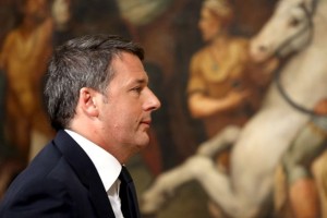 Renzi bo na prošnjo predsednika še malce počakal z odstopom