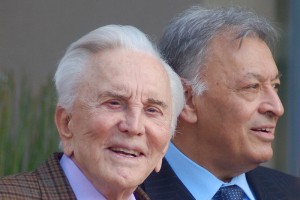 Legendarni Kirk Douglas praznuje 100 let