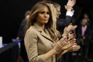 Melania Trump na sodišču proti medijem, ki so jo obtožili prostitucije