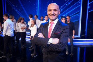 Katastrofa: šef POP TV Branko Čakarmiš  po tihem odpušča novinarje in se izmika medijem – doma pred ogledalom vadi vlogo hudobnega žiranta? (KOMENTAR)