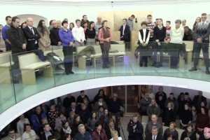 FOTO in VIDEO: Polnočnica v Evangelijski cerkvi