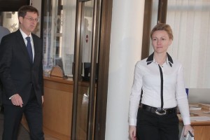 Skrivnostna četrta ženska: kdo je nova izvoljenka premierja Cerarja