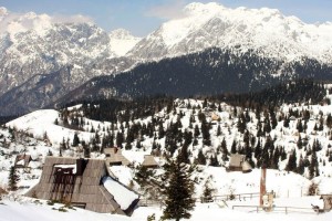 Samo za pogumne: Močan veter trese nihalko na Veliko planino