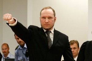 Breivik na sodišču pozdravljal z nacistično gesto