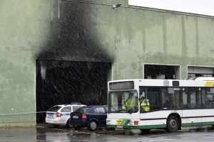 FOTO: Jankoviću zgorel avtobus