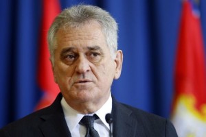 Nikolić pripravljen sam prijeti za orožje v vojni proti Kosovu