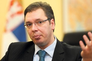 Varnostniki beograjske diskoteke so se zaleteli v avtomobil srbskega predsednika Vučića