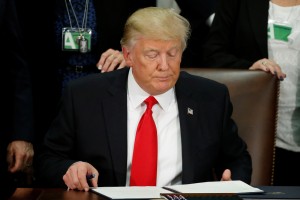 Trump odpravil Obamovo "enostransko potezo"