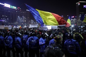 Protesti zaradi ugrabitve in umora 15-letnice odnesli romunskega notranjega ministra