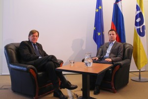 Žan Mahnič: Kakšna je to vojska, ki ne more preživeti brez Karitasa!? (VIDEO)