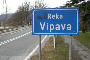 Iz Vipave pri Renčah potegnili truplo 65-letnega moškega