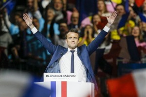 Macron obtožuje Rusijo, da skuša vplivati na volitve v Franciji