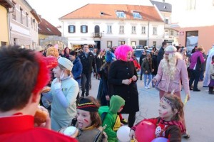 FOTO IN VIDEO: Pust v Metliki