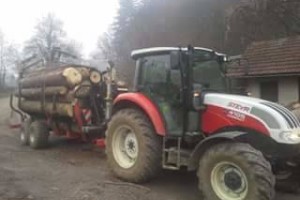 Našli ukradeni traktor in prikolico