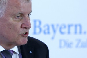 Seehofer se šali: Ne morem nič za to, če je Trump prepisal naš program