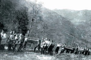 Partizanski zločini: ubili so jih s strelom v glavo in pahnili globoko v prepad