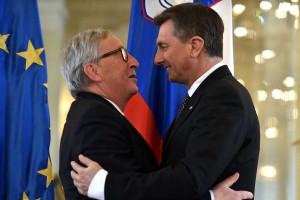 FOTO: Luksemburški lomilec src Juncker po Cerarju omrežil še Pahorja