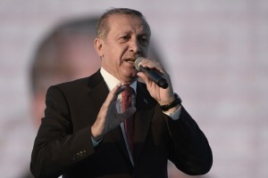 Razjarjeni Erdogan napadel Nemčijo in jo obtožil podpiranja terorizma