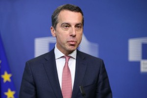 Kern kritičen do madžarskih groženj v primeru nižanja otroškega dodatka