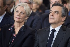 Fillonova žena se je končno oglasila in moža pozvala, naj ne obupa