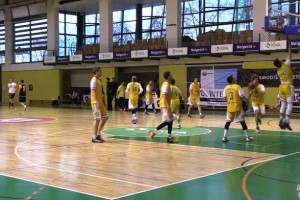 VIDEO: Košarkarska zmaga domačih Žoltastih trotov proti Vranom
