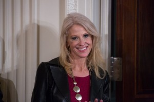 Zakaj so Trumpu priporočil, naj odpusti Kellyanne Conway