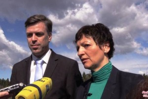V&#38;F&#38;A: Ministrica Makovec Brenčičeva v Novem mestu in v Mirni Peči