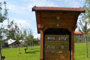 V Semiču mednarodno srečanje čebelarjev invalidov