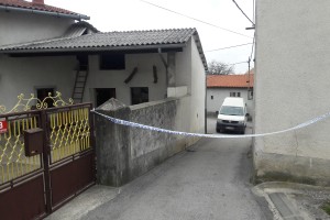 "Prelil sem človeško kri," pravi morilec babice in brata, ki za zločin krivi višjo silo