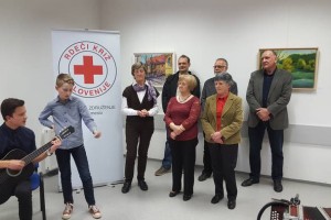 FOTO: Likovna sekcija KUD Dolenjske Toplice razstavlja v humanitarnem centru RK Novo mesto