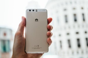 Huawei brez milosti do zaposlenih, ki uporabljajo konkurenčni iPhone