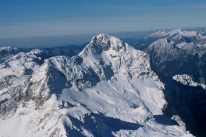 Tuj planinec se je pri Triglavu hudo polomil ob zdrsu na ledeni ploskvi