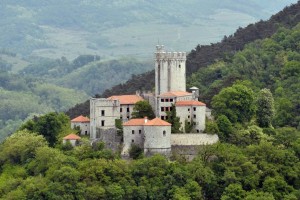 FOTO: Mogočni grad Rihemberk bo letos sprejel obiskovalce