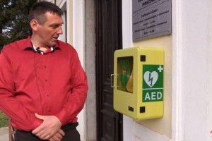 F&#38;V:Slavnostna predaja AED KS Prečna