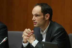 Anže Logar: Politični vrh je vedel za sumljive iranske transakcije v NLB, a ni ukrepal